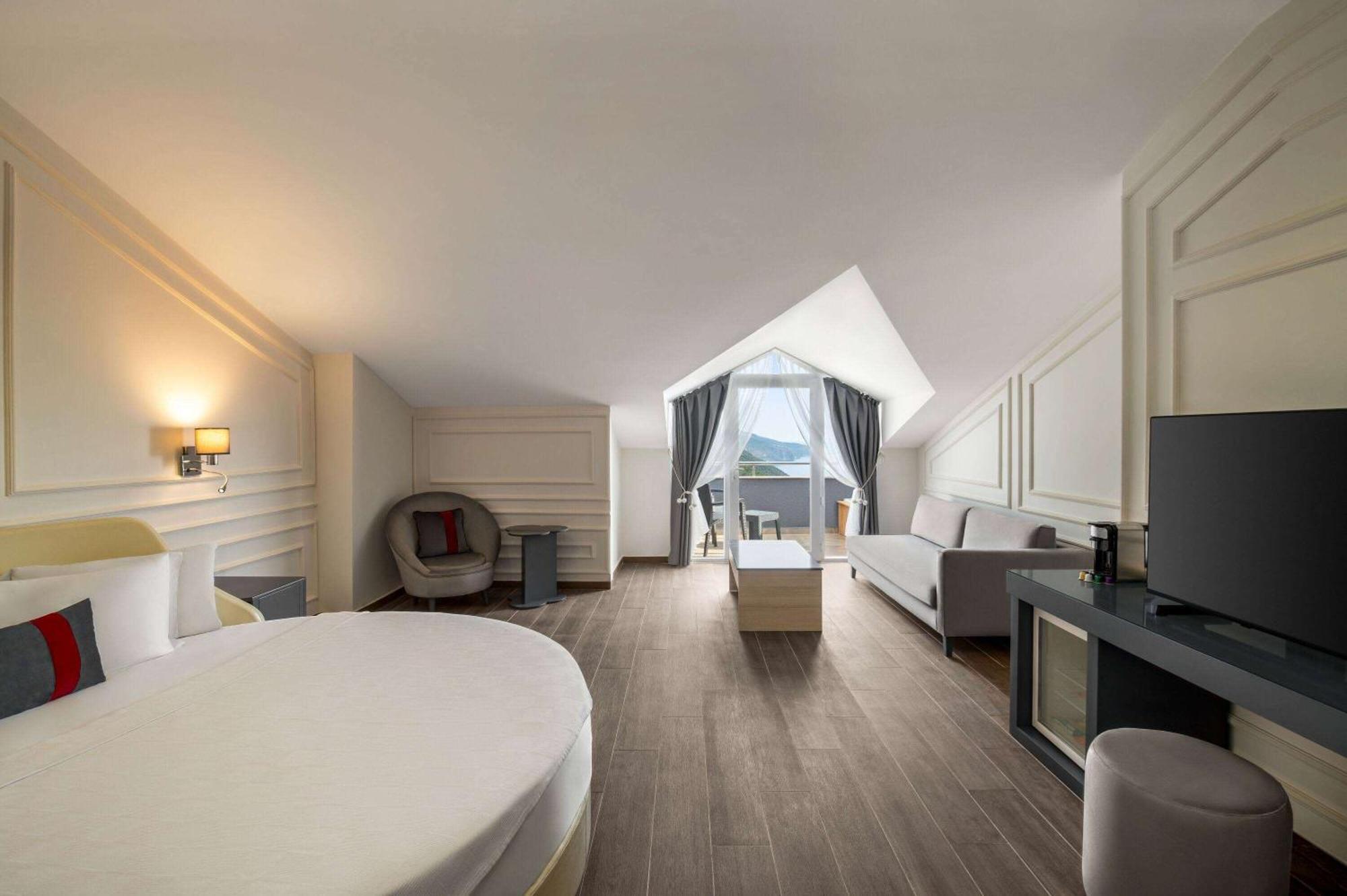 ホテル Ramada By Wyndham Fethiye Oludeniz Adult Only エクステリア 写真