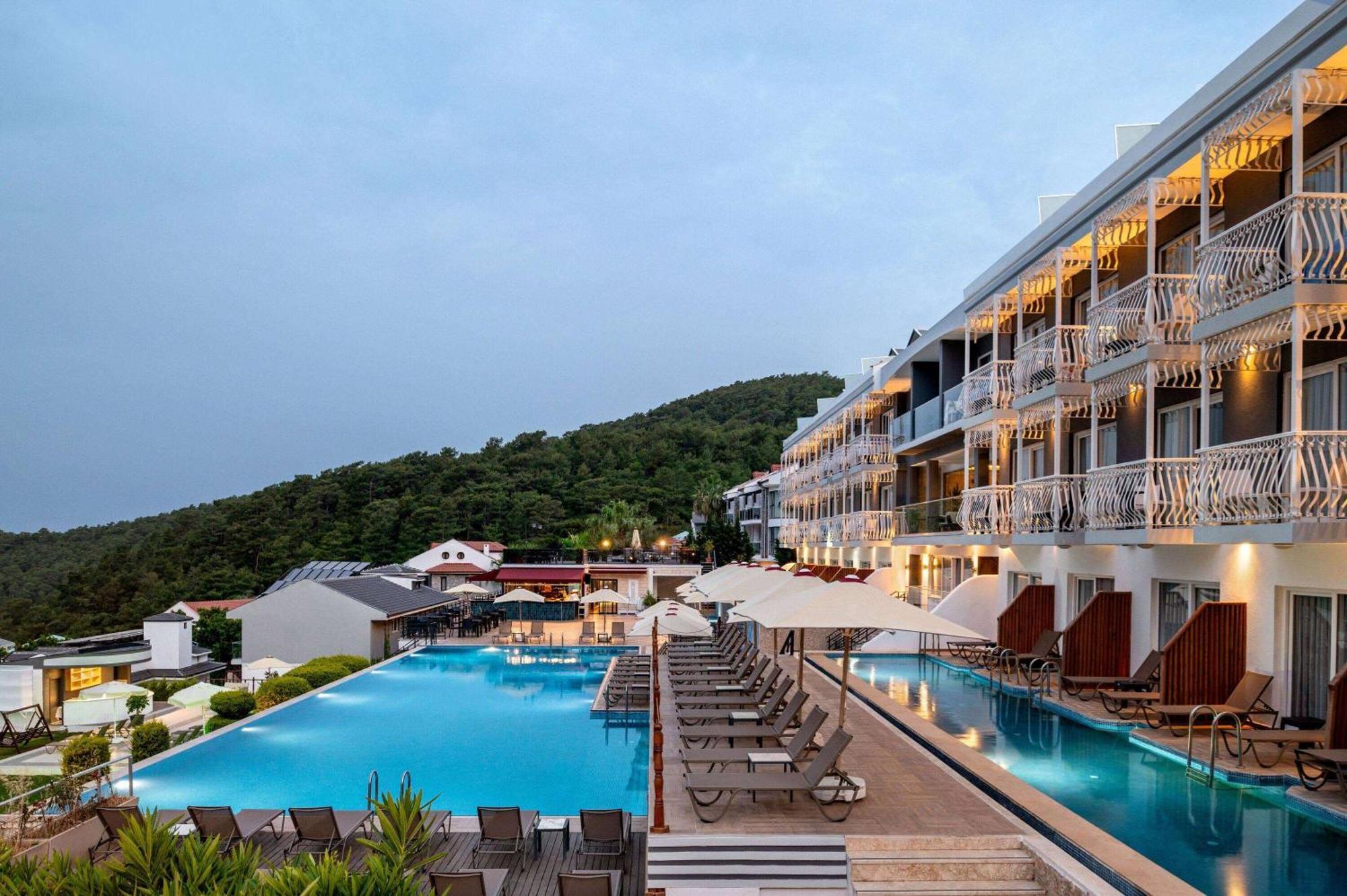 ホテル Ramada By Wyndham Fethiye Oludeniz Adult Only エクステリア 写真
