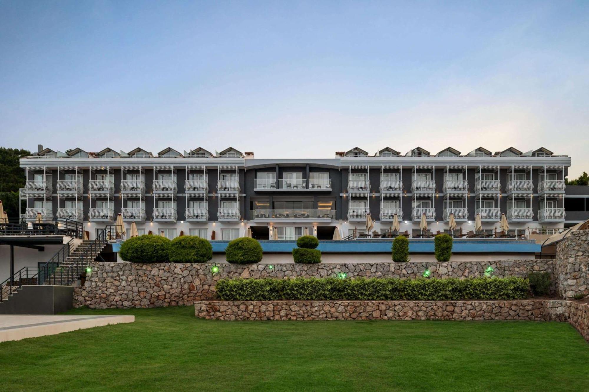 ホテル Ramada By Wyndham Fethiye Oludeniz Adult Only エクステリア 写真
